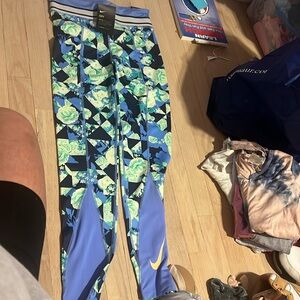 Nike dri fit training leggings Size XL tag still on. Offer bundle to save